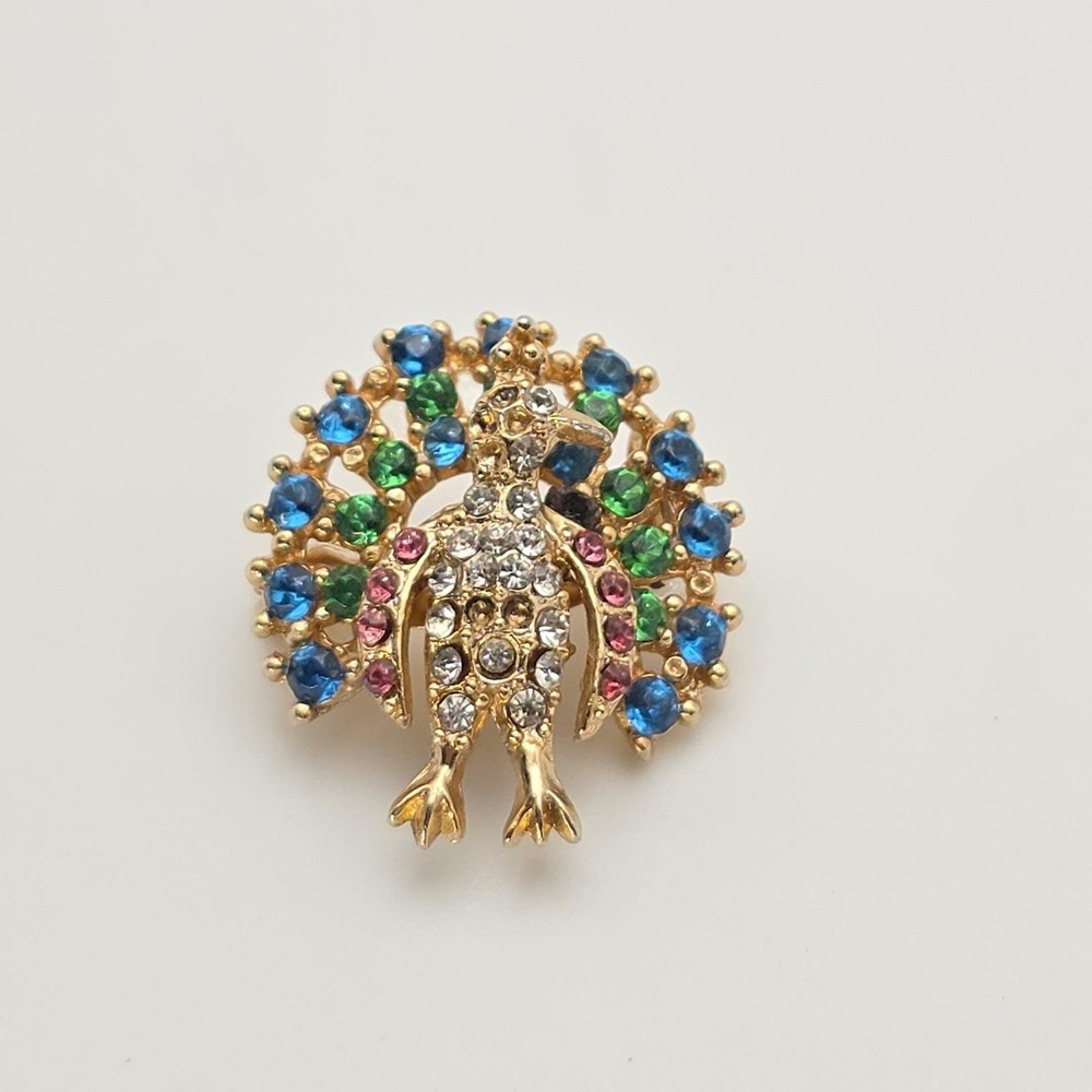 Vtg 75 Yr Old Peacock Brooch Pin Multi-Color Rhinestone Fantail Bird Gold Tone